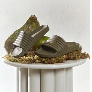 Girlfriend Collective Spruce ReSlide W10/M9